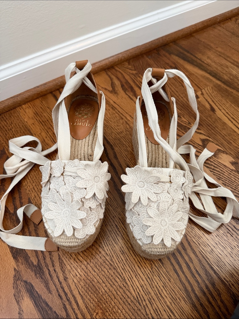 Vince Camuto Cream Floral Lace Espadrille Wedge Tie-Up Sandals NWOT